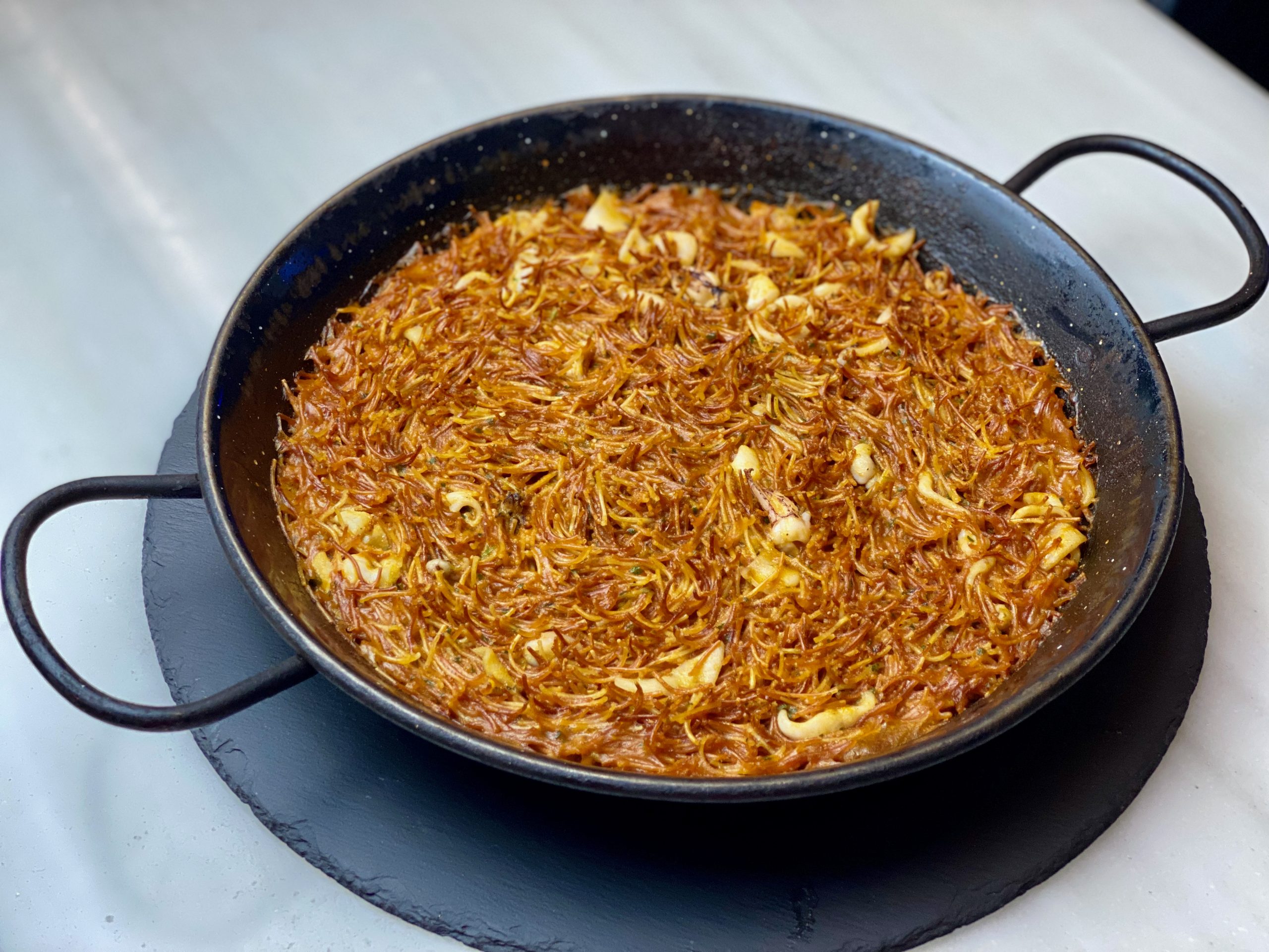 Arroz mediterráneo de Tast BCN para compartir en Poble-sec